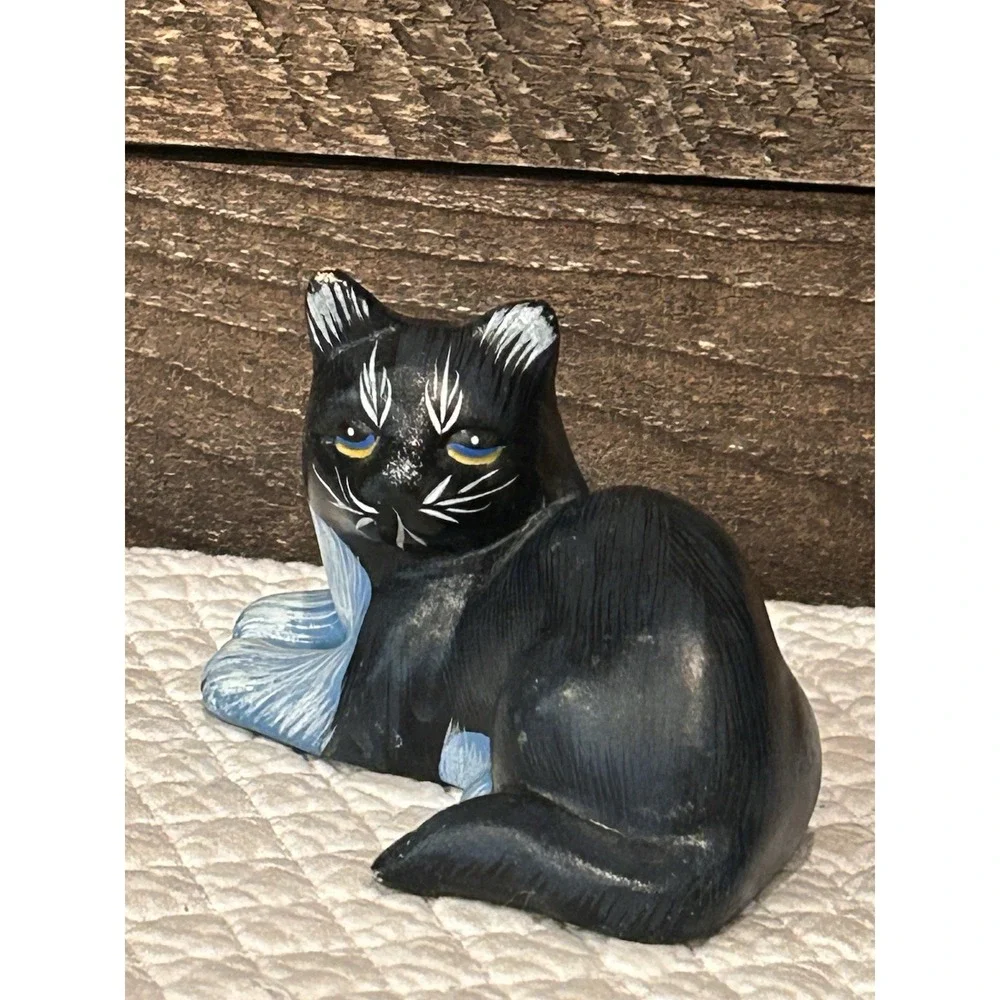 Black &‎ White Tuxedo Cat 4.25